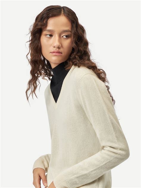 Women's Essential Cashmere V-Neck Sweater White - Gobi Cashmere