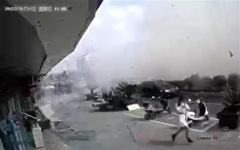无锡爆炸致6死，爆炸瞬间画面显示冲击波袭向对面房屋 -新闻频道-和讯网