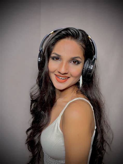 Book DJ Sonal: Contact for Latest Concert & Show Price