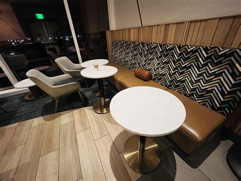 Review: Delta Sky Club LAX Terminal 3 For Delta One