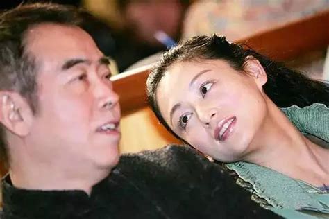 陈凯歌：爱过洪晃，恋过倪萍，为何会在44岁时娶了28岁的陈红？