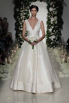 Modern Wedding Gowns by Simple Wedding Gowns For The Minimalist Modern Wedding Modern Wedding Gowns