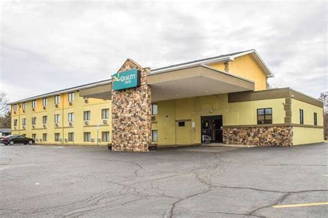 QUALITY INN HALL OF FAME (Canton, Ohio) - Motel Reviews, Photos, Rate ...