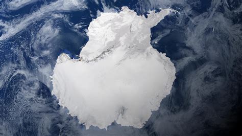 A Massive Hole Was Spotted in The Antarctic Sea Ice