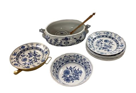 Lot - Vintage Blue Onion China