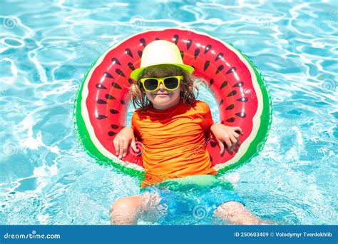 Summer Kids Swimming 的图像结果
