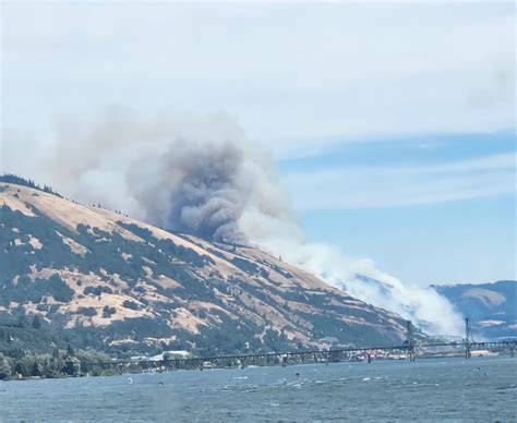 Burdoin Mountain Fire in Columbia River Gorge in Washington prompts ...