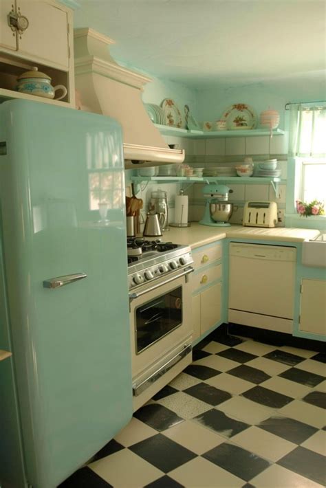40 Retro Kitchen Counter Decor Ideas for a Fun Look | Retro kitchen ...