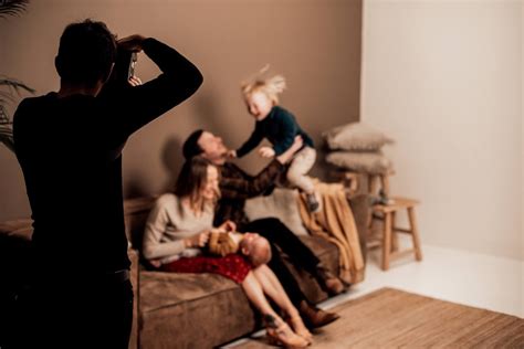 People Behind Photo 的图像结果