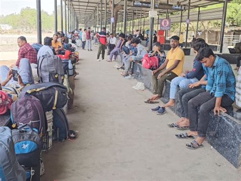 Gujarat Gas Cylinder Prices Soar; Migrant Workers Return Home