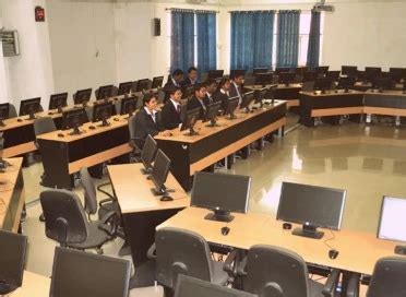 CAT 2025 IIM Entrance Exam: Pattern, Syllabus, Colleges