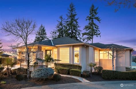 House for sale in Newcastle: 7303 117th Place SE, Newcastle, WA 98056