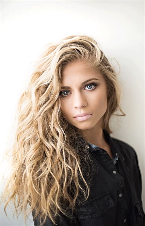 Wavy Blonde Hair Girl