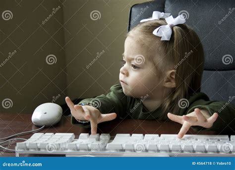 Child Using Computer Properly 的图像结果