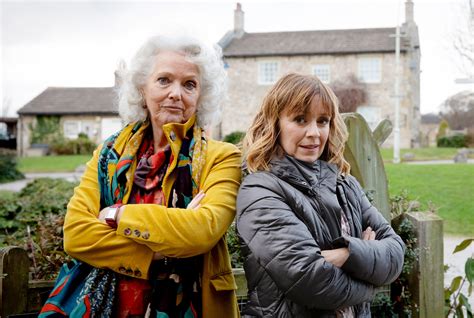 Emmerdale star Zoe Henry explains why Rhona Goskirk hits breaking point