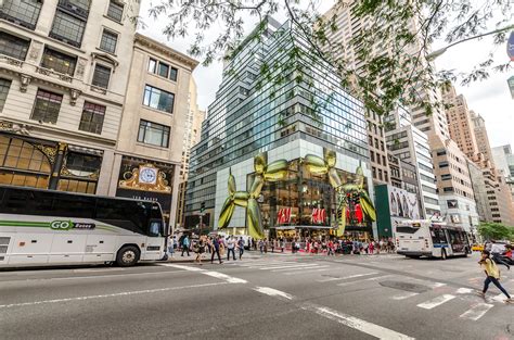 Shopping on New York's Famous 5th Avenue