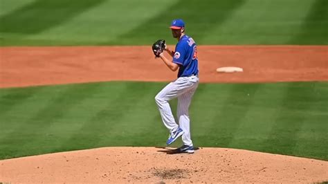 Baseball Pitcher Front View 的图像结果