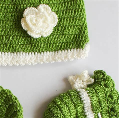 Woonie Crochet Flower Detailed Cap With Coordinating Mitten & Booties ...