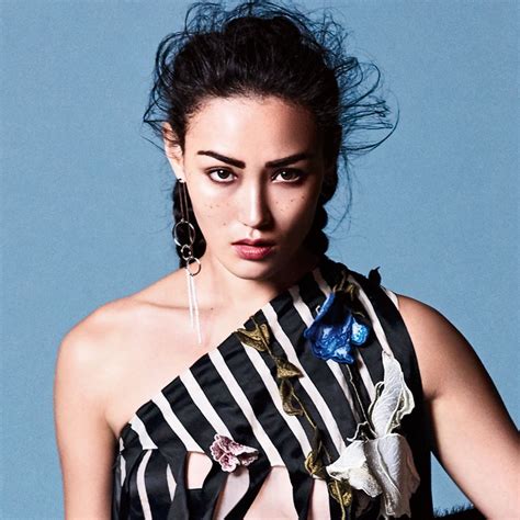 4 reasons why you're seeing more acne around your eyebrows | Vogue India