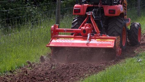 रोटावेटर से खेत की मिट्टी को बनाएं उपजाऊ, जानिए इसकी कीमत व संपर्क ...