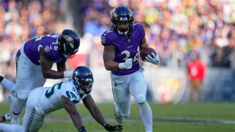 Waiver wire Week 10: 5 Fantasy football players to pick up now