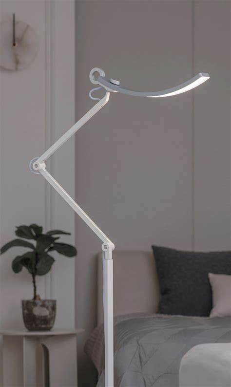 Brighten up your bedroom with these stylish floor lamp ideas | BenQ US