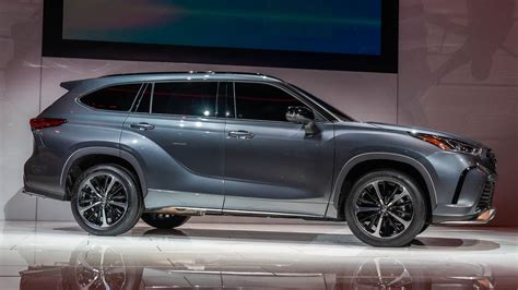 2021 Toyota Highlander XSE makes soccer runs sportier