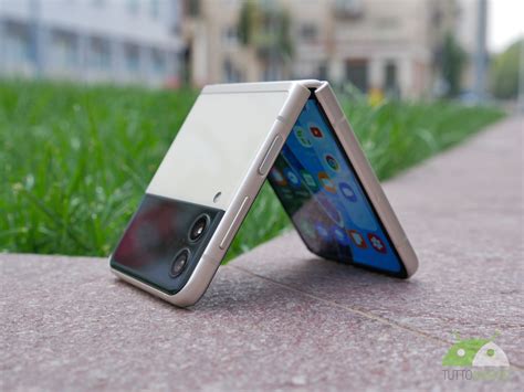 Samsung Galaxy Z Flip4 avrebbe una batteria più grande