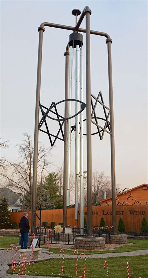 World's largest windchime - Wikipedia | Wind chimes, Guinness world ...