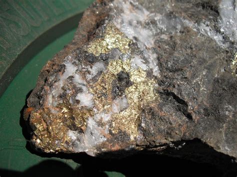 HOW TO TELL THE DIFFERENCE BETWEEN GOLD and PYRITE...Day 109 | Gold ...