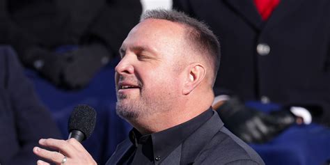 Garth Brooks Performs ‘Amazing Grace’ at 2021 Presidential Inauguration ...