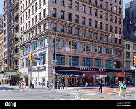 80 fifth avenue hi-res stock photography and images - Alamy