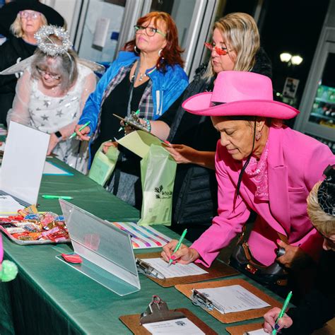 Dating in Your 70s Has Never Been This Much Fun - WSJ