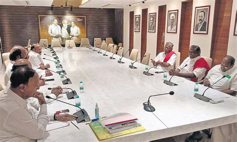 DMK may offer 5 seats each to CPM, CPI; third round of negotiation today