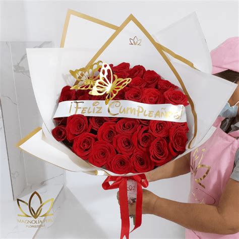 Ramo Buchon Personalizado – Magnolia Perú Florería