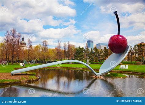 The Spoonbridge and Cherry at the Minneapolis Sculpture Garden ...