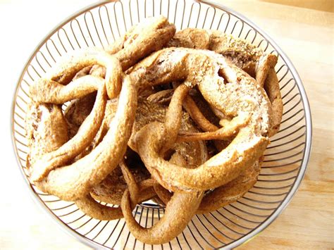 Tebasiles Kitchen: Whole Grain Spelt Pretzels