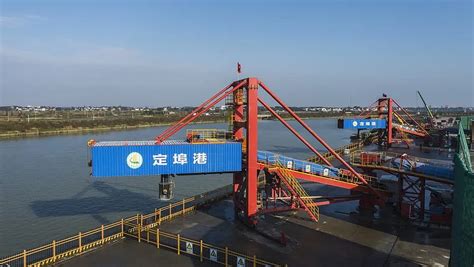 日照港集装箱码头拖缆槽现场安装-青岛辰华机械设备有限公司