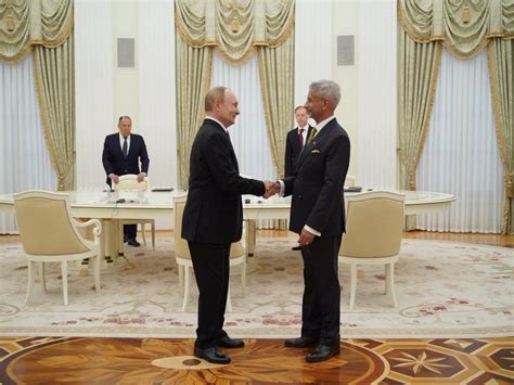 India, Russia come closer to reviving trade corridors, bolstering ...