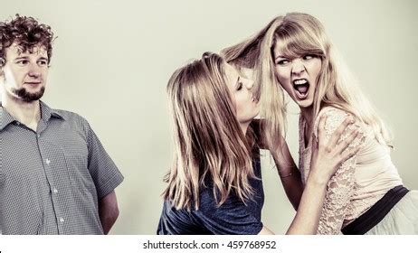Ladies Fight Over Man 的图像结果