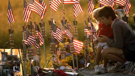 “Shoe bomber” Richard Reid attempts to detonate bombs on Paris-Miami ...