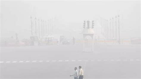 'Entering a gas chamber', Priyanka Gandhi on Delhi's air pollution as ...