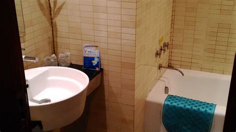 DONGFANG HOTEL (Tianshui) - Motel Reviews, Photos, Rate Comparison ...