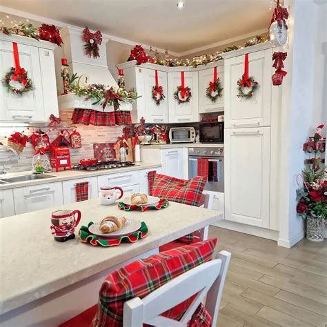 33 Elegant Kitchen Christmas Cabinet Decor Ideas [2024] - No Minimalist ...