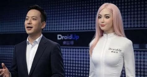 China presentó el primer robot biomimético del mundo que camina y ...