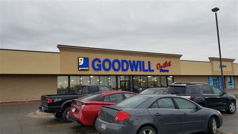 Des Moines Iowa Goodwill Outlets Bins Pay by the Pound