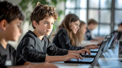 Kids Using Computers 的图像结果