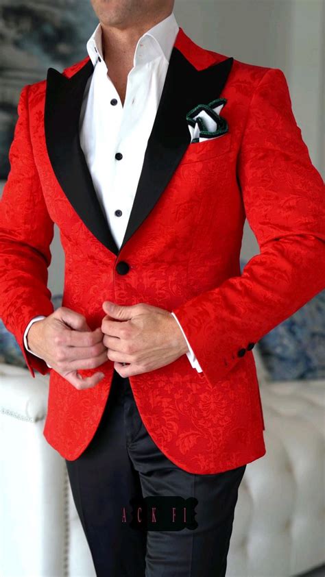 Red and Black Business Suit 的图像结果