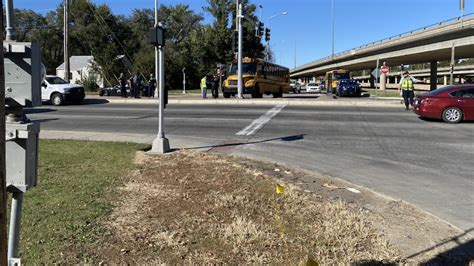 2 students suffer minor injuries in SE Wichita school bus crash