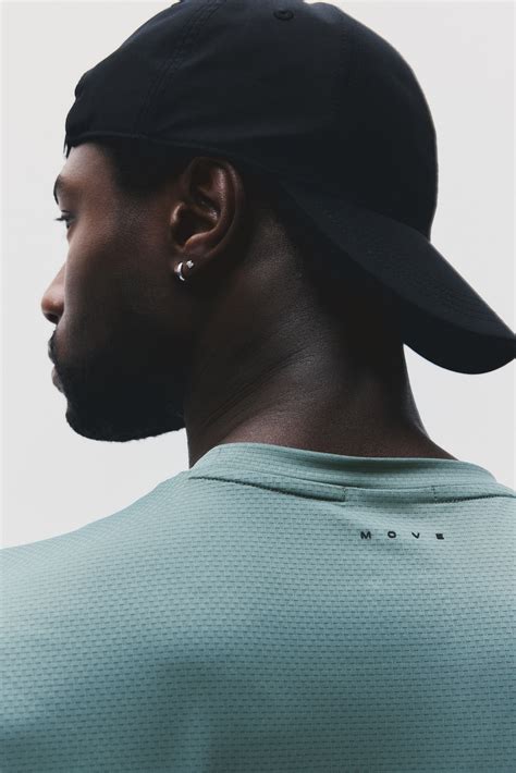 Men’s Dusty green Long-sleeved sports top with DryMove™ | H&M IN